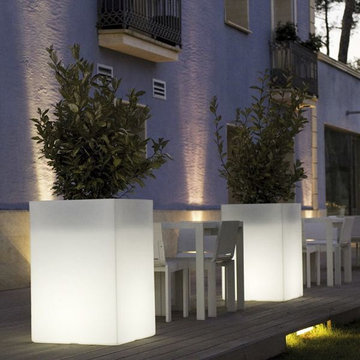 Illuminated High Cube Outdoor Planter