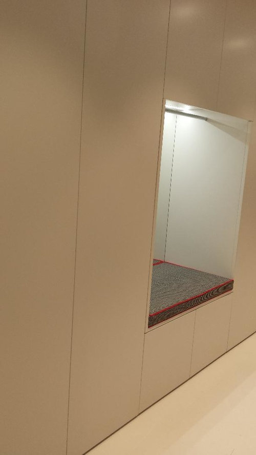 Garderobenschrank im Treppenauge - (Sitz-)Nische oder Eckaussparung?