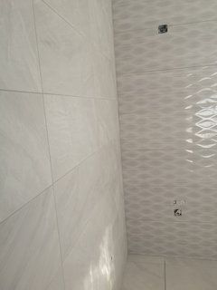 Bathroom tiles don't match | Houzz UK