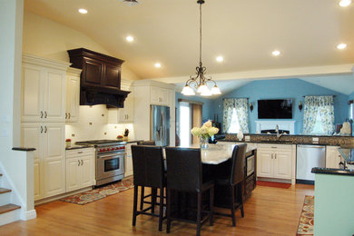 Example of a classic kitchen design in New York
