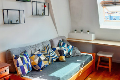 パリにある小さなコンテンポラリースタイルのおしゃれな寝室のレイアウト