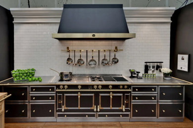 Kitchen - kitchen idea in Austin