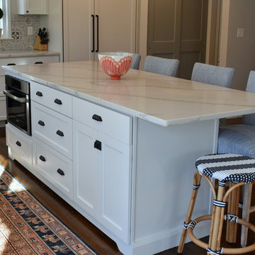 Wellborn Forest Hamilton door style in Arctic White and Oyster