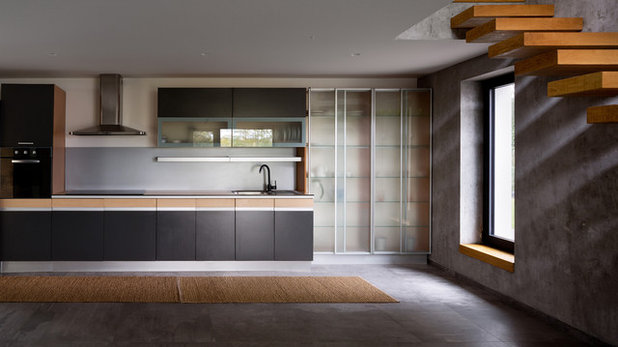 Современный  by Azovskiy&Pahomova Architects