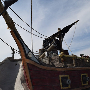 Living Legendary: Pirate Shipwreck Swimming Pool