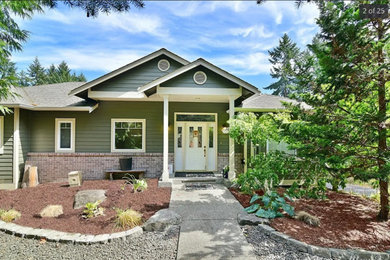 Contemporary one-story concrete fiberboard house exterior idea in Seattle