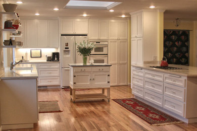 Example of a classic kitchen design in San Francisco
