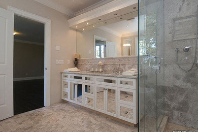 Elegant home design photo in Toronto