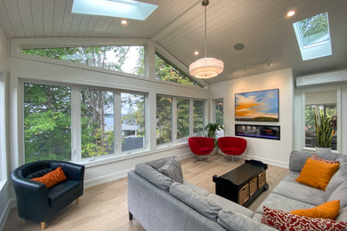 Minimalist sunroom photo in Other with a skylight