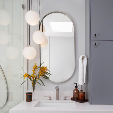 Relaxing Modern Bathroom