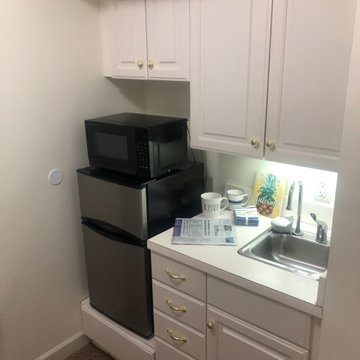 Kitchenette Before