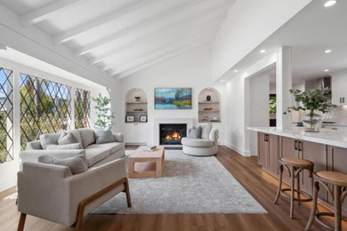 Example of a living room design in Los Angeles