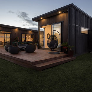 他の地域の中サイズのコンテンポラリースタイルのおしゃれな裏庭のデッキ (日よけなし) の写真