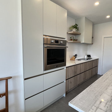 Light modern kitchen and bar