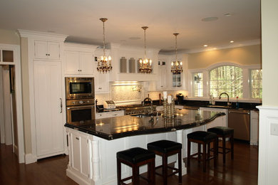 Kitchen - traditional kitchen idea in Boston