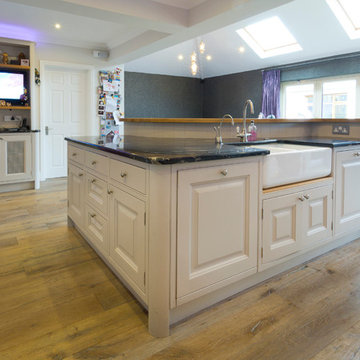 Classical in-frame kitchen in Elephants Breath