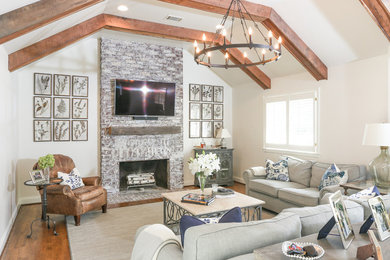 Arts and crafts living room photo in Nashville