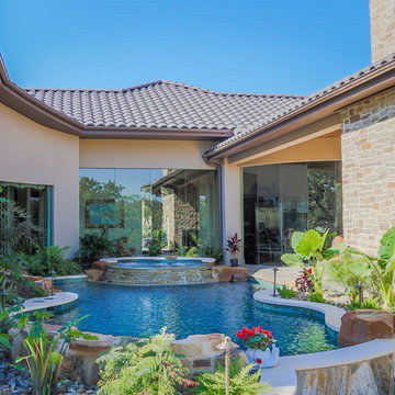Courtyard Pool In Shavano Park (San Antonio, TX)