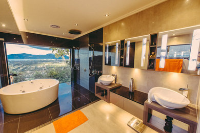 This is an example of a modern bathroom in Cairns.