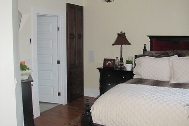 Arts and crafts bedroom photo in Calgary