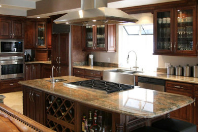 Example of a kitchen design in Sacramento