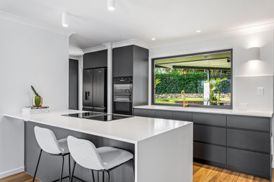 Design ideas for a modern kitchen in Gold Coast - Tweed.