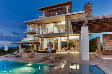 Home design - large modern home design idea in Miami
