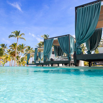 Piscinas ¡de sueño! con mosaico beige | Agua azul turquesa