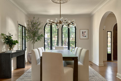 Example of a dining room design in Los Angeles