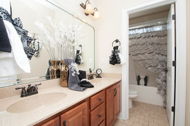 Bathroom - traditional bathroom idea in Nashville