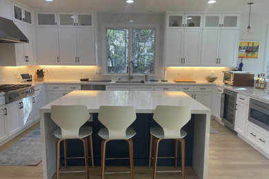 Kitchen photo in San Francisco with an island