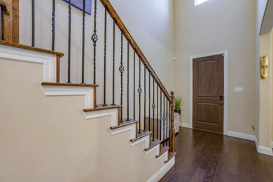 Example of a transitional home design design in Dallas