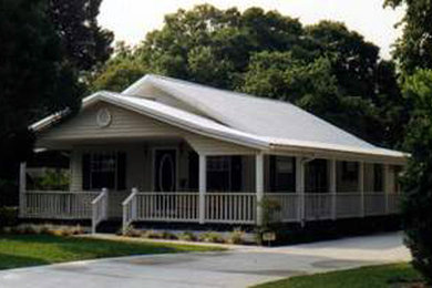 Example of a small classic yellow one-story vinyl exterior home design in Orlando