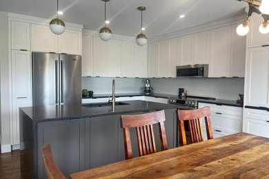 Kitchen - transitional kitchen idea in Calgary
