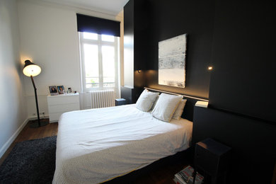 Design ideas for a contemporary bedroom in Reims.
