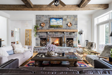 Cottage living room photo in Baltimore