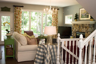 Elegant living room photo in Chicago