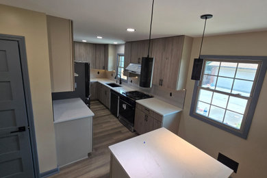 Kitchen - modern kitchen idea in Louisville