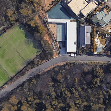 ギャラリー併設八事の丘を望む水盤のある住まい