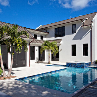 Idéer för tropiska pooler, med trädäck