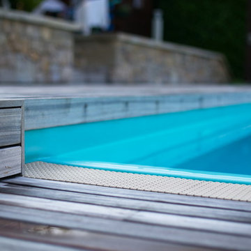 Pavimento zona piscina in legno per esterni in padouk