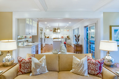 Kitchen - traditional kitchen idea in Detroit