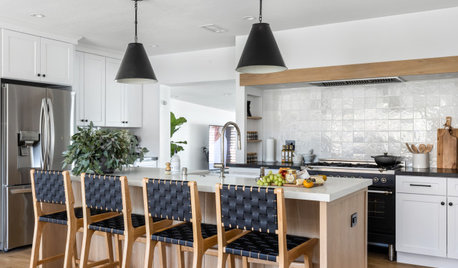 Kitchen of the Week: Breezy Layout in White, Wood and Black