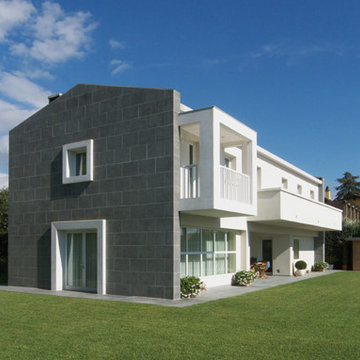 Villa singola sulle colline lucchesi