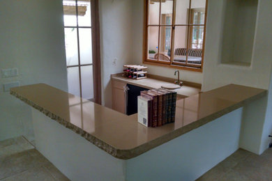 Example of a trendy home bar design in Los Angeles