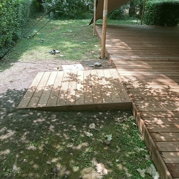 Aménagement extérieur bois – Domaine de mariage Lamanon