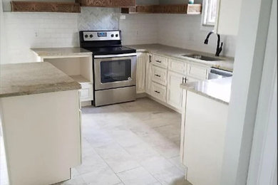 Kitchen - kitchen idea in Detroit