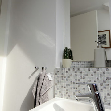 Gäste-WC mit Ablagenische