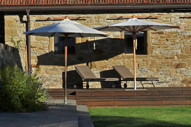Große Mediterrane Terrasse hinter dem Haus in Stuttgart
