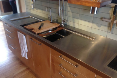 Inspiration for a mid-century modern kitchen remodel in Los Angeles